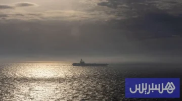 ناقلة نفط تعبر مضيق هرمز تحت حماية عسكرية من قطع أمريكية